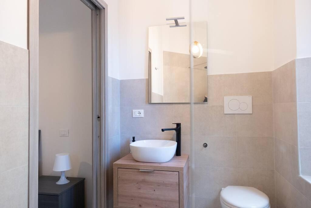 Private Room: The Port Apartment Scirocco Ліворно Екстер'єр фото